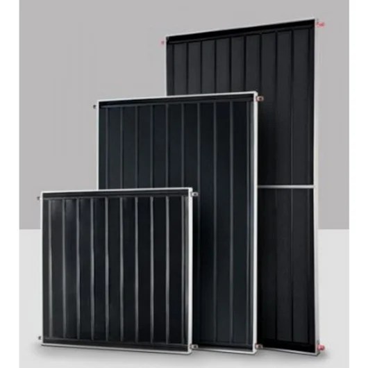 O sistema de filtragem de piscina e o painel solar instalado.